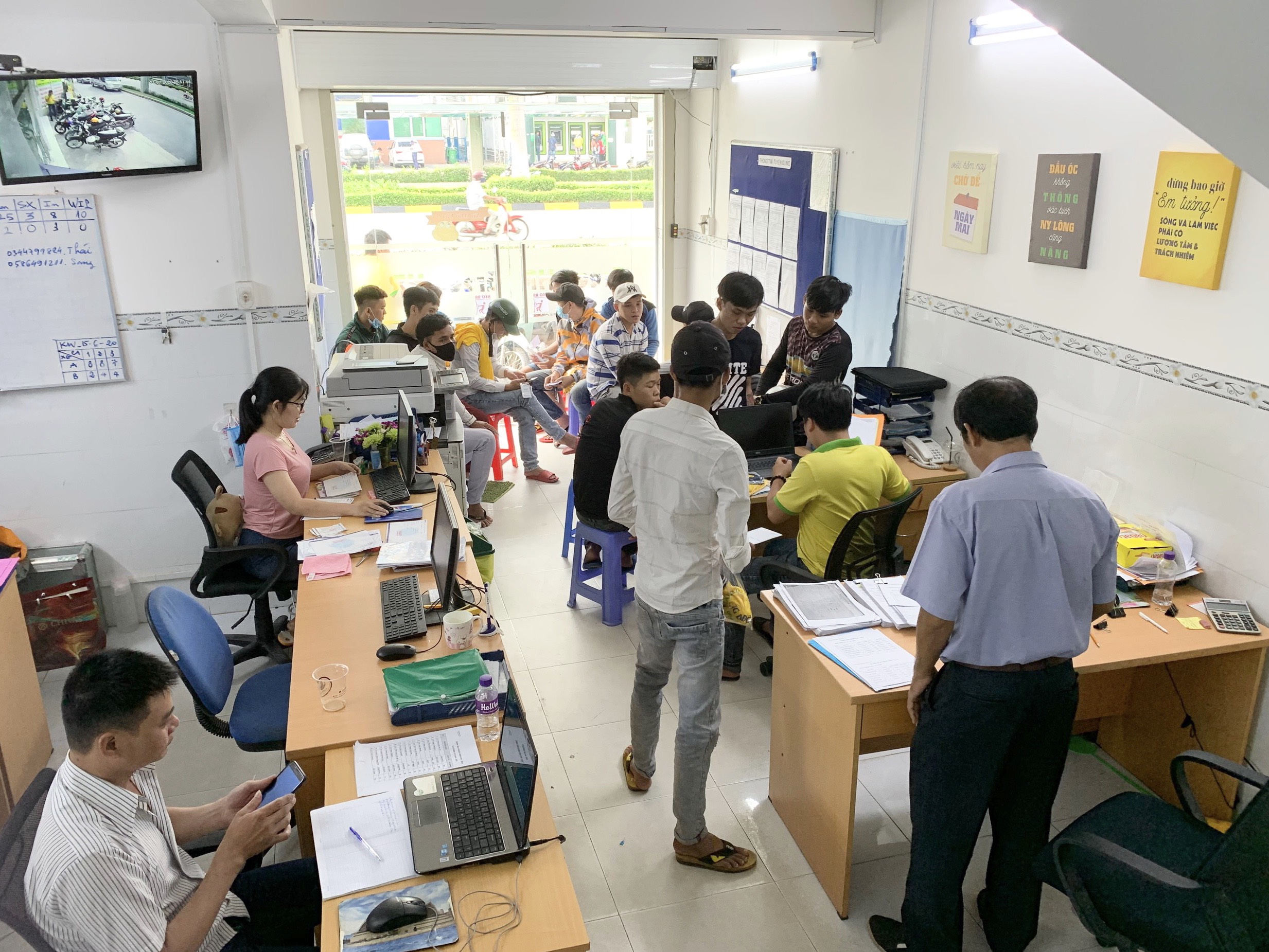 25 TRƯỜNG HỢP NGƯỜI LAO ĐỘNG ĐƯỢC NGHỈ LÀM NHƯNG VẪN CÓ LƯƠNG TỪ 2021