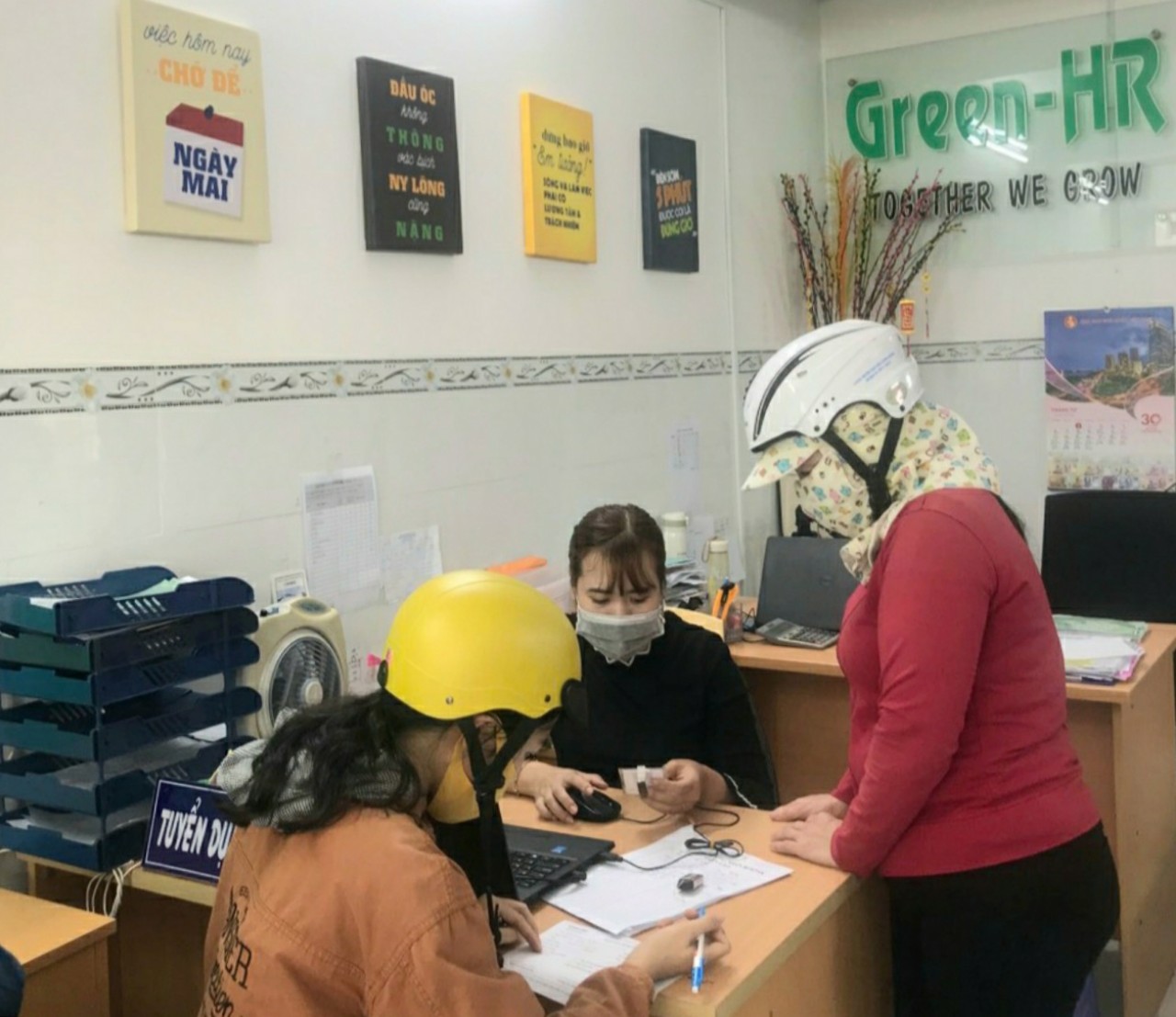 PHÁT LƯƠNG CHO NGƯỜI LAO ĐỘNG MÙA DỊCH COVID-19