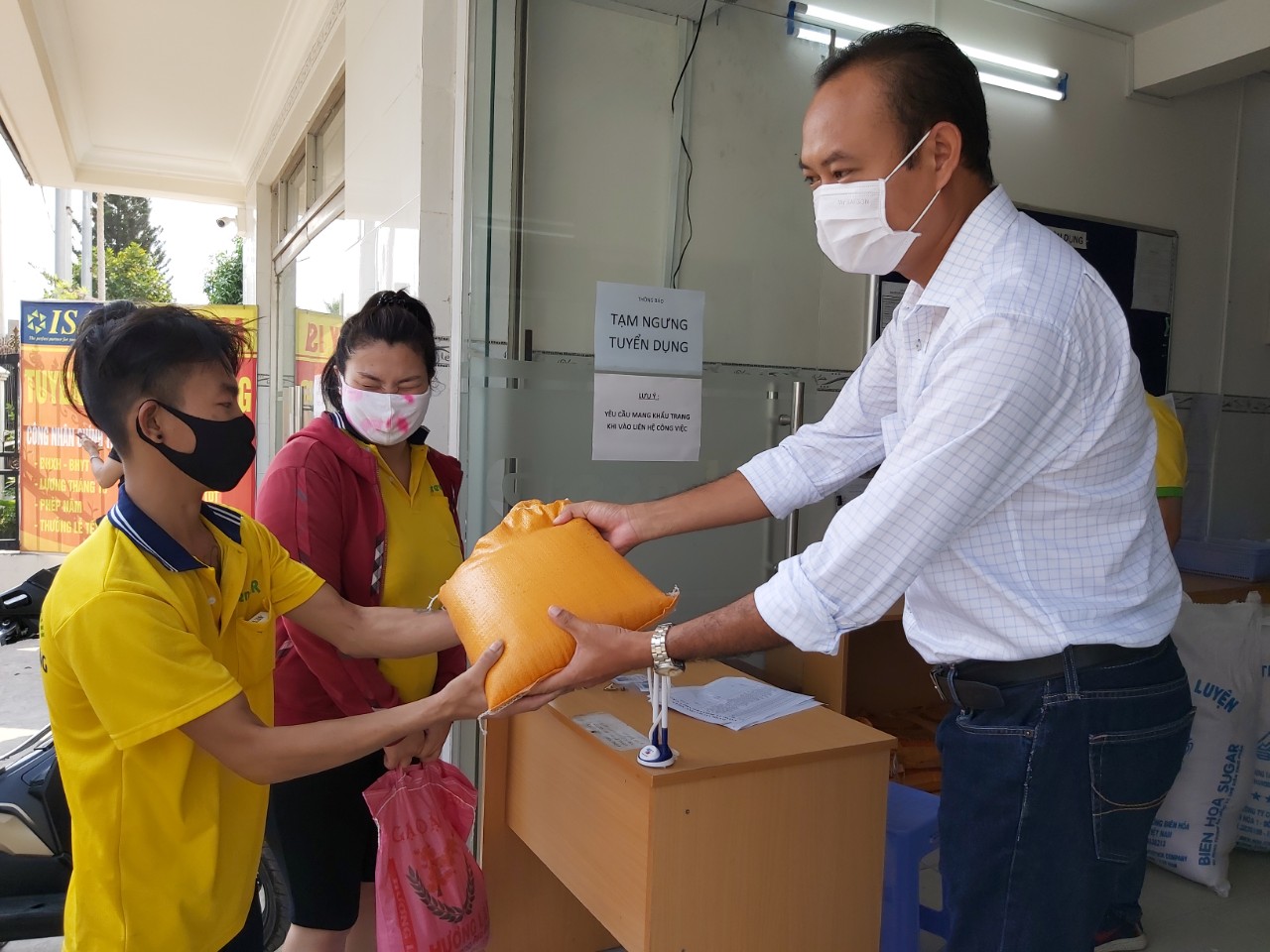 CHIA SẺ KHÓ KHĂN CÙNG NGƯỜI LAO ĐỘNG TRONG MÙA DỊCH COVID 